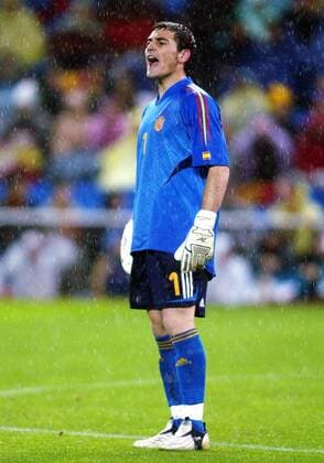 Torwart Iker Casillas (Spanien) gibt lautstark Anweisungen -  Fußball Länderspiel Herren Weltmeisterschaftsqualifikation 2005, Qualifikation, Länderspiel, Relegation, Relegationsspiel, Off Einzelbild Madrid
