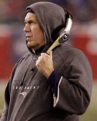 Headcoach Bill Belichick (New England Patriots) skeptisch - (Icon4611229) American Football Herren NFL 2005 2006, New England Patriots Einzelbild Foxboro Nachdenklichkeit, Skepsis, EDITORIAL USE ONLY