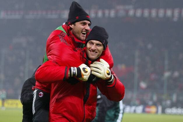 Ersatztorwart Zeljko Kalac (vorn) und Christian Vieri (beide Milan) - Schlussjubel Fußball EC 1 Herren Champions League 2005 2006, AC Mailand, Serie A, 1. Italienische Liga Gruppe Mailand Freude,