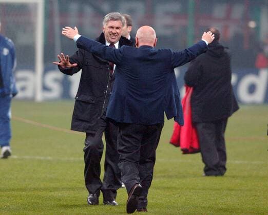 Trainer Carlo Ancelotti (hi.) und Vizepräsident Adriano Galliani (beide Milan) - Schlussjubel Fußball EC 1 Herren Champions League 2005 2006, AC Mailand, Gruppe Mailand Freude,