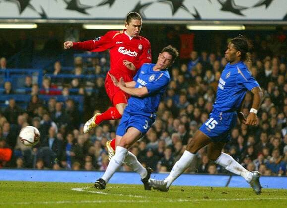 Harry Kewell (Liverpool, li.) gegen Asier del Horno (Mitte) und Didier Drogba (beide Chelsea) -  Fußball EC 1 Herren Champions League 2005 2006, Chelsea FC London - FC Liverpool 0:0 Gruppe London Dynamik, Kampf,