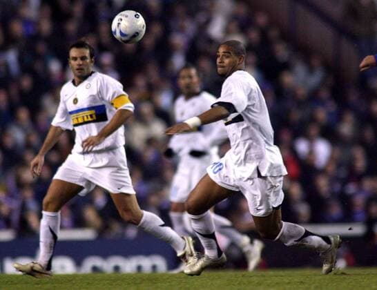 Adriano (re.) fixiert den Ball, daneben Cristiano Zanetti (beide Inter) -  Fußball EC 1 Herren Champions League 2005 2006, FC Internazionale Mailand, Serie A, 1. Italienische Liga Gruppe Glasgow Dynamik,