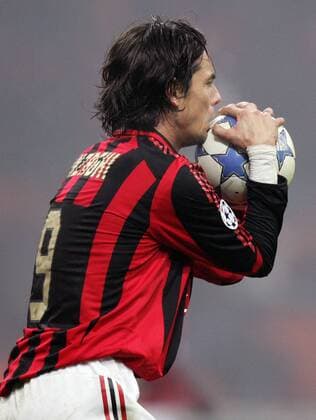 Filippo Inzaghi (Milan) hält den Ball fest -  Fußball EC 1 Herren Champions League 2005 2006, AC Mailand Einzelbild Mailand