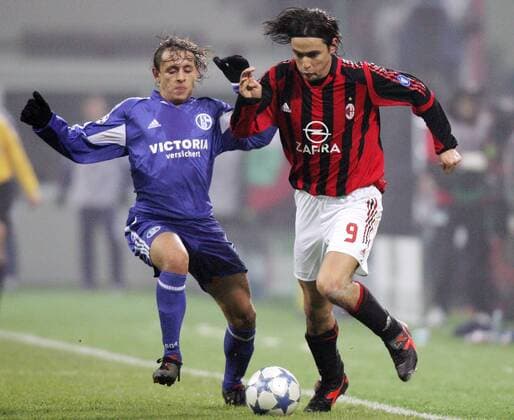 Filippo Inzaghi (Milan, re.) gegen Rafinha (Schalke) -  Fußball EC 1 Herren Champions League 2005 2006, AC Mailand - FC Schalke 04 3:2 Gruppe Mailand Dynamik,