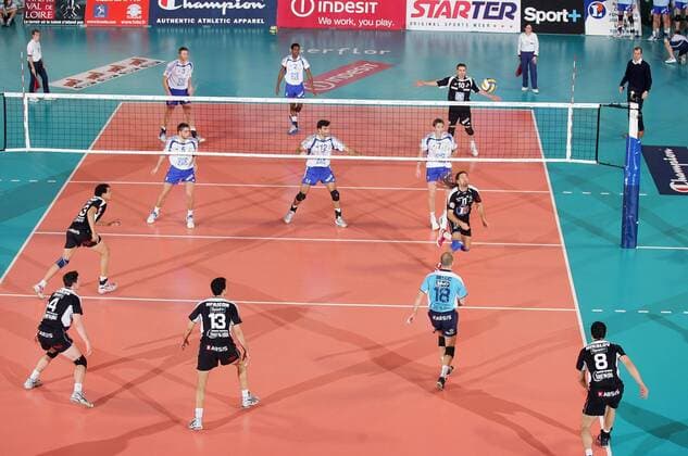 Spielszene aus der Partie Tours gegen Friedrichshafen Volleyball EC 1 Herren Champions League 2005 2006, Tours VB - VfB Friedrichshafen 2:3 Totale pan11701 Tours  