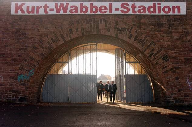 Eingangstor zum Kurt Wabbel Stadion, Heimspielstätte des Halleschen FC Fußball Herren NOFV Oberliga Nordost 2005 2006, Staffel Süd, Hallescher FC, HFC, Vdig Totale Kurt Wabbel Stadion Halle