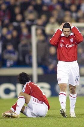 Claudio Pizarro (re.) und Michael Ballack (beide Bayern) verzweifelt Fußball EC 1 Herren Champions League 2005 2006, FC Bayern München Gruppe Brügge Enttäuschung, Verzweiflung,