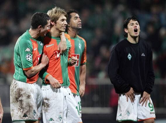Schlußjubel Bremen, v.li.: Leon Andreasen, Aaron Hunt, Patrick Owomoyela und Nelson Haedo Valdez Fußball EC 1 Herren Champions League 2005 2006, SV Werder Bremen Gruppe Bremen Freude,