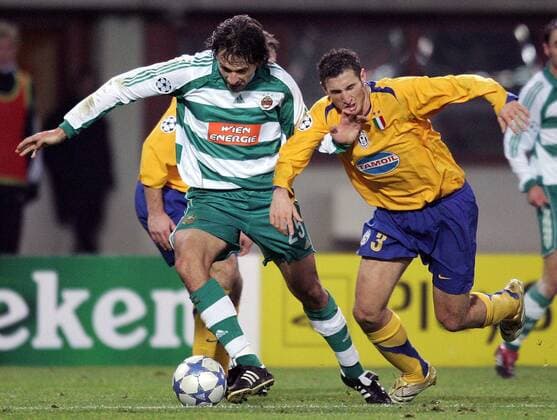 Marek Kincl (Rapid Wien, li.) setzt sich gegen Giorgio Chiellini (Juventus) durch Fußball EC 1 Herren Champions League 2005 2006, SK Rapid Wien - Juventus Turin 1:3, Juve Gruppe Wien Dynamik, Kampf,