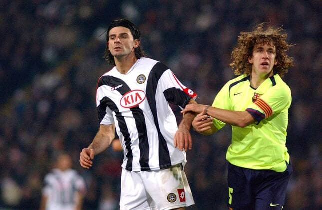 Vincenzo Iaquinta (Udine, li.) gegen Carles Puyol (FC Barcelona) -  Fußball EC 1 Herren Champions League 2005 2006, Udinese Calcio - FC Barcelona 0:2, Barca Gruppe Udine Dynamik,
