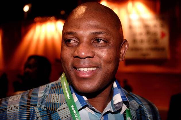 Nationaltrainer Stephen Keshi (Togo) gut gelaunt Fußball WM Herren Gruppenauslosung 2005, Weltmeisterschaft 2006, Endrundenauslosung, Auslosung, Gruppen, Ziehung Porträt Leipzig