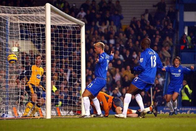 Eidur Gudjohnsen (Mitte) - Torjubel, daneben William Gallas (beide Chelsea) -  Fußball Herren English Premier League 2005 2006, 1. Englische Liga, Chelsea FC London - Wigan Athletic 1:0 Gruppe London Freude,