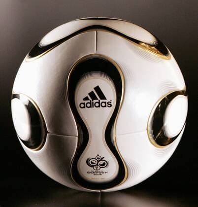 Adidas Teamgeist - offizieller Spielball der FIFA WM 2006 -  Fußball WM Herren Vorschau 2005, Weltmeisterschaft 2006, FIFA World Cup, Fifaworldcup Einzelbild Firmenemblem, o0 Wirtschaft Leipzig