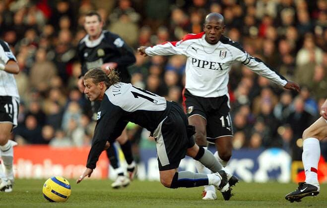 Luis Boa Morte (Fulham, re.) gegen Tugay Kerimoglu (Blackburn) -  Fußball Herren English Premier League 2005 2006, 1. Englische Liga, FC Fulham - Blackburn Rovers 2:1 Gruppe London Dynamik, Kampf,