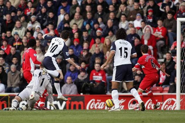 Robbie Keane (Tottenham Hotspur, 3.v.li.) erzielt den Treffer zum 0:1 -  Fußball Herren English Premier League 2005 2006, 1. Englische Liga, FC Middlesbrough - Tottenham Hotspurs 3:3 Gruppe Middlesbrough Dynamik,