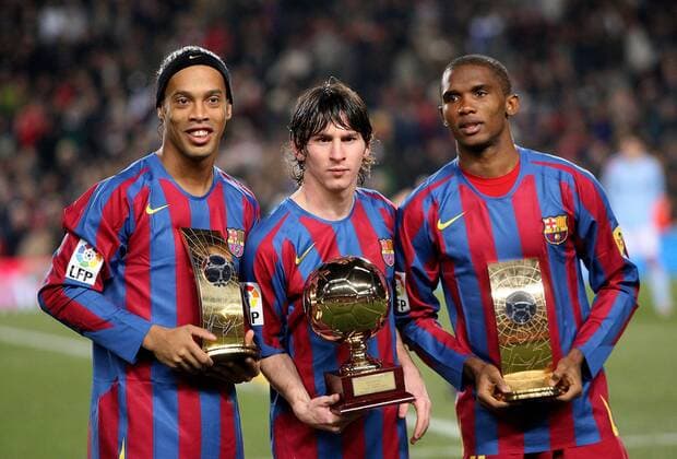 Goldene Zeiten beim FC Barcelona - V.li. Ronaldinho (Weltfußballer des Jahres 2005), Lionel Messi (Weltbester Nachwuchsspieler 2005), Samuel Eto o (3.Platz Weltfußballer des Jahres 2005) Fußball Herren Primera Division 2005 2006, 1. Spanische Liga, FC Barcelona, Barca Gruppe pan11847 Barcelona Freude,  