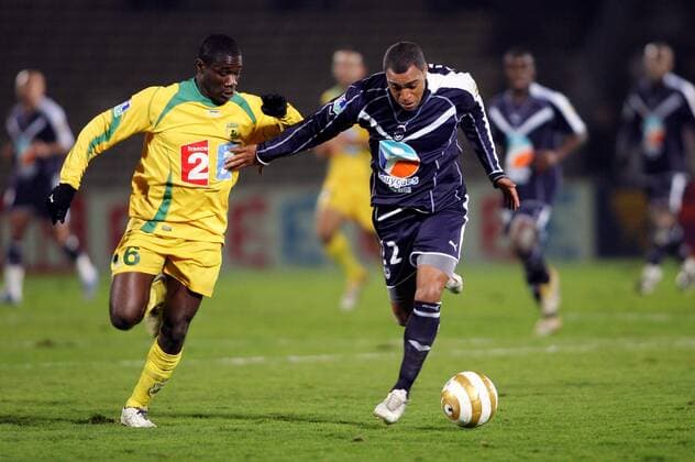 Denilson (Bordeaux, re.) gegen Emerse Fae (Nantes) Fußball Herren Coupe de la Ligue 2005 2006, Französischer Ligapokal, Pokalspiel, 1. Französische Liga Gruppe pan11848 Bordeaux Dynamik,  