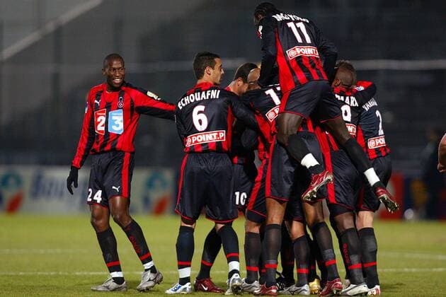Torjubel Nizza, u.a. v. li.: Rod Fanni, Olivier Echouafni und Mamadou Bagayoko (11) Fußball Herren Coupe de la Ligue 2005 2006. Französischer Ligapokal, Pokalspiel, 1. Französische Liga, OGC Nice Gruppe pan11849 Nizza Freude,  