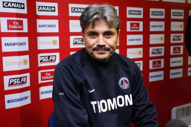 Trainer Guy Lacombe (Paris St. Germain) während der Pressekonferenz Fußball Herren Ligue 1 2005 2006, 1. Französische Liga, Paris Saint Germain, PSG, Vdig Einzelbild Paris  