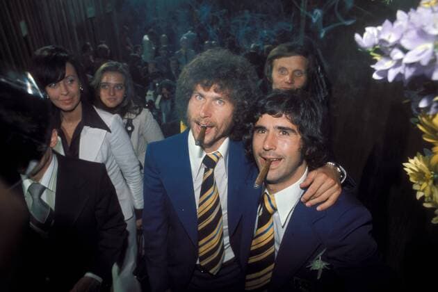 Gerd Müller (re.) und Paul Breitner (beide BR Deutschland) genießen den Weltmeistertitel mit einer Zigarre Fußball WM Herren Weltmeisterschaft 1974, Nationalmannschaft, Nationalteam, Siegesfeier, Feier, Bankett, Vdia Gruppe München