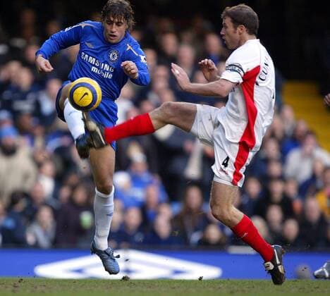 Hernan Crespo (Chelsea, li.) gegen Kenny Cunningham (Birmingham) -  Fußball Herren English Premier League 2005 2006, 1. Englische Liga, Chelsea FC London - Birmingham City 2:0 Gruppe London Dynamik,