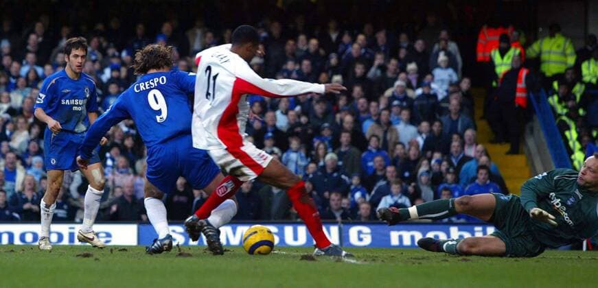 Hernan Crespo (Chelsea, 2.v.li.) gegen Julian Gray (2.v.re.), Torwart Maik Taylor (beide Birmingham) liegt schon am Boden -  Fußball Herren English Premier League 2005 2006, 1. Englische Liga, Chelsea FC London - Birmingham City 2:0 Gruppe London Dynamik,
