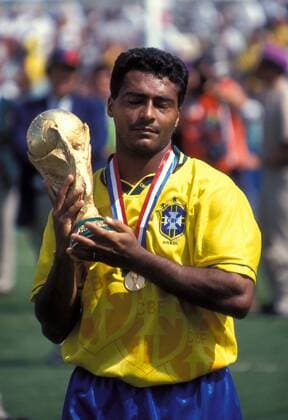 Weltmeister Brasilien - Romario hält den FIFA Weltpokal in den Händen Fußball WM Herren Weltmeisterschaft 1994, Nationalmannschaft, Nationalteam, Nationaltrikot, Länderspiel, Finale Einzelbild Pasadena, Los Angeles, LA, L.A. Glück, Freude,