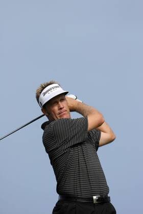 Stuart Appleby (Australien) schaut seinem Schlag hinterher - (Icon7742787) Golf Herren Mercedes Championship 2006, PGA Tour, Golfen Einzelbild Kapalua Hawaii EDITORIAL USE ONLY