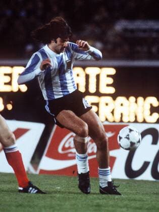 Mario Kempes (Argentinien) am Ball Fußball WM Herren Weltmeisterschaft 1978, Länderspiel, Nationalmannschaft, Nationalteam, Nationaltrikot, Vdia Einzelbild Buenos Aires
