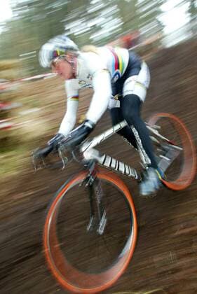 Hanka Kupfernagel (Deutschland) - Abfahrt Radsport LM Damen Deutsche Cross Meisterschaft, CycloCross, Crossrennen, Rad, Querfeldein Einzelbild Cross Country 2006 Hamburg Dynamik,