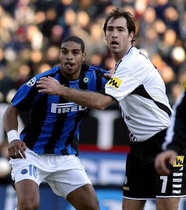 Adriano (Inter, li.) gegen Igor Tudor (Siena) -  Fußball Herren Serie A 2005 2006, 1. Italienische Liga, AC Siena - FC Internazionale Mailand 0:0 Gruppe Siena Dynamik,
