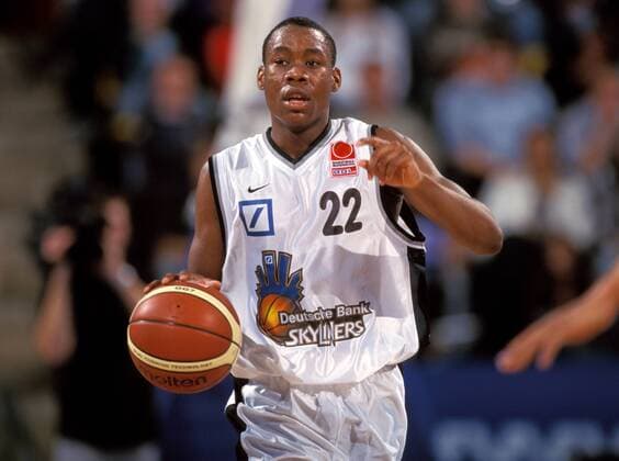 Rudy Mbemba (Frankfurt) am Ball Basketball 1. BL Herren BBL 2005 2006, Deutsche Bank Skyliners Frankfurt Einzelbild Frankfurt M.