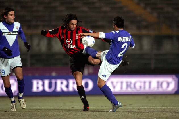 Filippo Inzaghi (Milan, Mitte) gegen Gilberto Martinez Vidal (re.), daneben: Davide Zoboli (beide Brescia) Fußball Herren Coppa Italia 2005 2006, Italienischer Pokal, Pokalspiel, Brescia Calcio - AC Mailand 3:4 Gruppe Brescia Dynamik,
