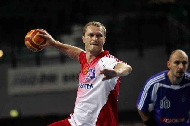 Eduard Kokcharov (Rußland) - Siebenmeter Handball Länderspiel Herren QS Supercup 2005, Super Cup, Länderspiel, Nationalmannschaft, Nationalteam, Nationaltrikot, Einzelbild Bremen