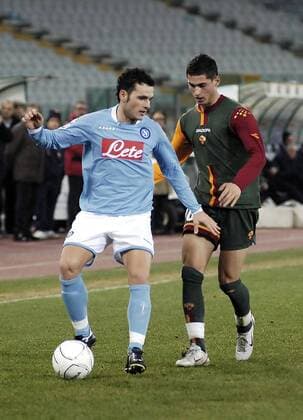 Gaetano Grieco (Napoli, li.) gegen Aleandro Rosi (AS Rom) -  Fußball Herren Coppa Italia 2005 2006, Italienischer Pokal, Pokalspiel, SSC Neapel - AS Rom 0:3, Roma Gruppe Neapel
