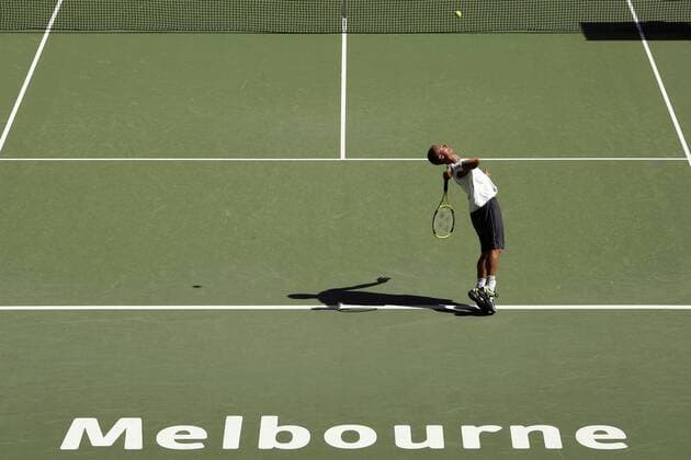 Für Lleyton Hewitt (Australien) heißt es ab heute wieder - Aufschlag in Melbourne Tennis Herren Australian Open 2006, Grand Slam, ATP Tour, Hartplatz, Hardcourt, Hartplatztennis, Hartplatzturnier Einzelbild Melbourne
