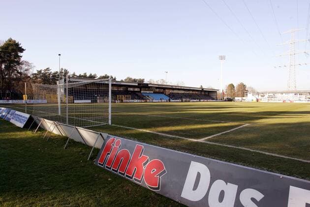Fußball, Stadiongeschichte SC Paderborn Das verwaiste Hermann Löns Stadion, Heimspielstätte des SC Paderborn 07 Fußball 2. BL Herren Saison 2005 2006, Test, Testspiel Totale Hermann Löns Stadion Paderborn Leere