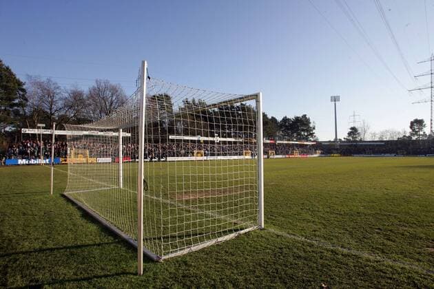 Fußball, Stadiongeschichte SC Paderborn Tor im ausverkauften Hermann Löns Stadion, der Heimspielstätte des SC Paderborn 07 Fußball 2. BL Herren Saison 2005 2006, Test, Testspiel Totale Hermann Löns Stadion Paderborn