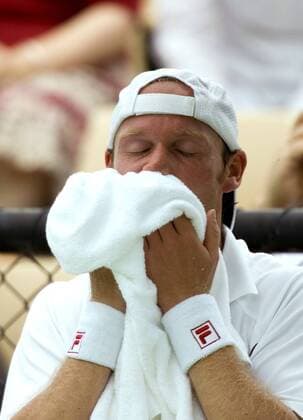 Rainer Schüttler (Deutschland) enttäuscht Tennis Herren Australian Open 2006, ATP Tour, Grand Slam Einzelbild Melbourne Enttäuschung, Erschöpfung,