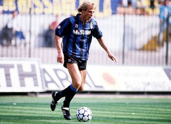 Jürgen Klinsmann (Inter) am Ball Fußball Herren Saisonvorbereitung 1989 1990, Serie A, 1. Italienische Liga, Testspiel, Test, Internazionale Milano Einzelbild Mailand Dynamik,