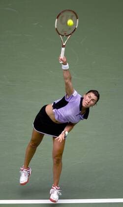 Sandra Klösel (Deutschland) - Aufschlag Tennis Damen Australian Open 2006, WTA Tour, Grand Slam, Hartplatz, Hardcourt, Hartplatztennis, Hartplatzturnier, Einzelbild Melbourne Dynamik,