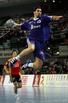 Nikola Karabatic (Frankreich) - Sprungwurf Handball Länderspiel Herren QS Supercup 2005, Super Cup, Länderspiel, Nationalmannschaft, Nationalteam Einzelbild Bremen Dynamik, Höhe,