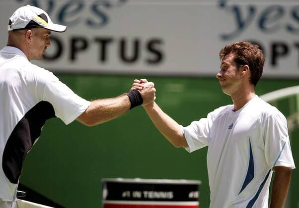 Philipp Kohlschreiber (Deutschland, re.) gratuliert Ivan Ljubicic (Kroatien) zum Sieg Tennis Herren Australian Open 2006, Grand Slam, ATP Tour Gruppe Melbourne