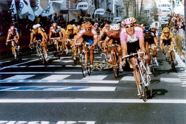 Erik Zabel (Deutschland Telekom, re.) gewinnt den Zielsprint bei Mailand San Remo 1997 -  Radsport Herren 88. Mailand - San Remo 1997, Straßenradsport, Straße, Rad Gruppe Dynamik,