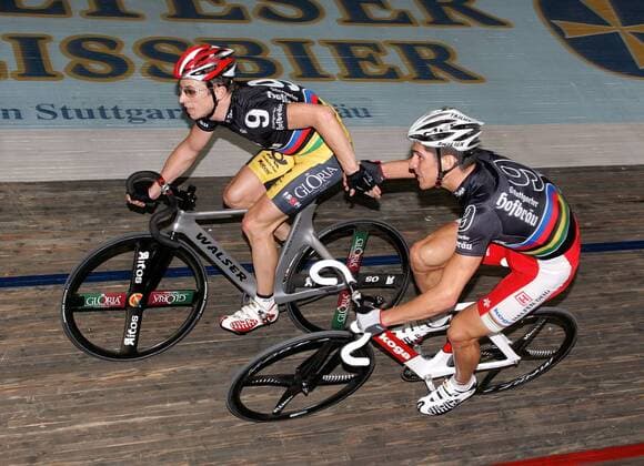 Franco Marvulli (re.) und Alexander Aeschbach (beide Schweiz) - Wechsel Radsport Herren 23. Stuttgarter Sechstagerennen 2006, Sechstage, Sechs, Sixdays, six days, Rad, Bahn, Bahnradsport Gruppe Stuttgart Dynamik,