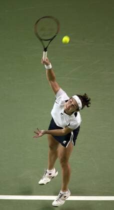 Virginia Ruano Pascual (Spanien) - Aufschlag Tennis Damen Australian Open 2006, Grand Slam, WTA Tour, Hartplatz, Hardcourt, Hartplatztennis, Hartplatzturnier Einzelbild Melbourne
