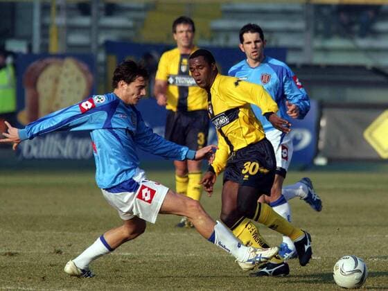 Matteo Brighi (Chievo Verona, li.) gegen Fabio Simplicio (Parma) -  Fußball Herren Serie A 2005 2006, 1. Italienische Liga, Parma FC - AC Chievo Verona 2:1 Gruppe Parma Dynamik,