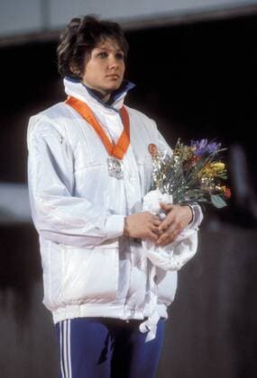 Karin Enke (DDR) während der Siegerehrung Eisschnellauf OS Winter Damen Olympische Spiele 1984, Winterspiele, 3000m, 3000 m, Meter, Langstrecke, Vdia Einzelbild Sarajevo