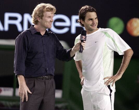 Jim Courier (USA, li.) im Interview mit Roger Federer (Schweiz) Tennis Herren Australian Open 2006, Grand Slam, ATP Tour Gruppe Melbourne