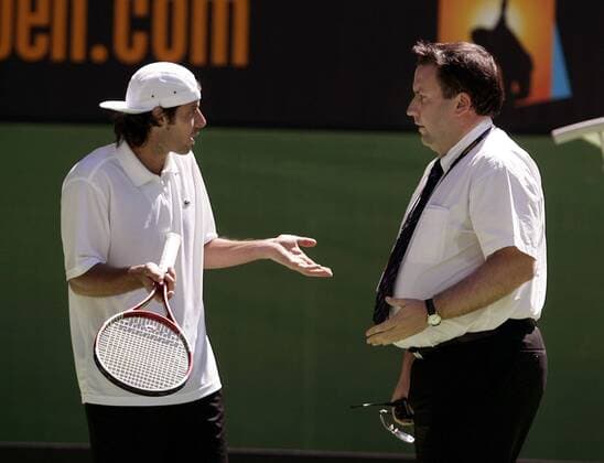 Sebastien Grosjean (Frankreich) beschwert sich beim Schiedsrichter Tennis Herren Australian Open 2006, Grand Slam, ATP Tour Gruppe Melbourne
